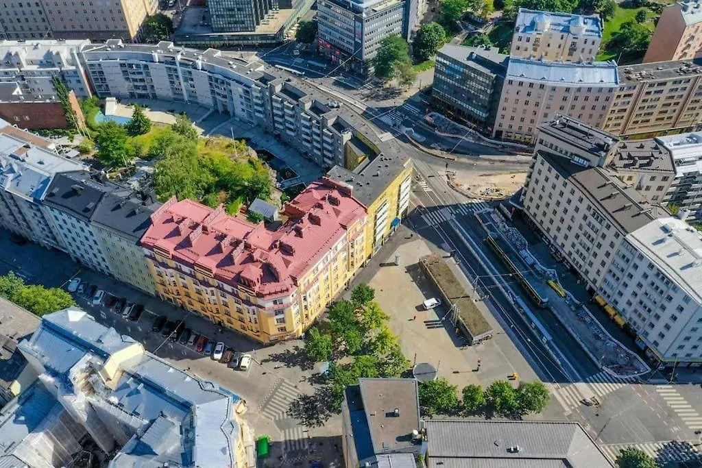 Luxury Pink Suite, Autohalli Helsínquia