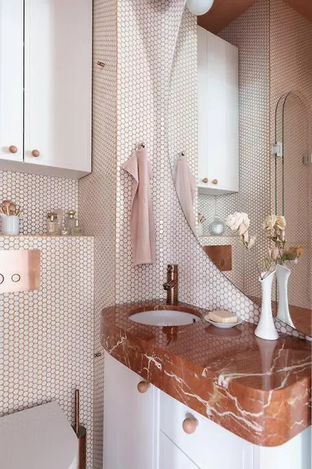Luxury Pink Suite, Autohalli Helsínquia