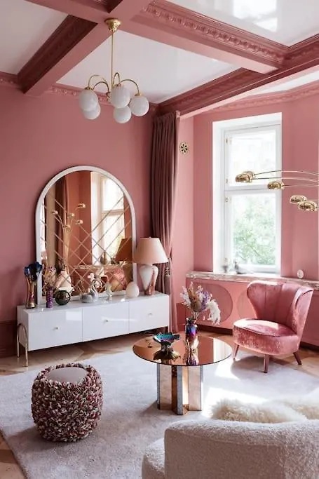 Luxury Pink Suite, Autohalli Helsínquia 0*,