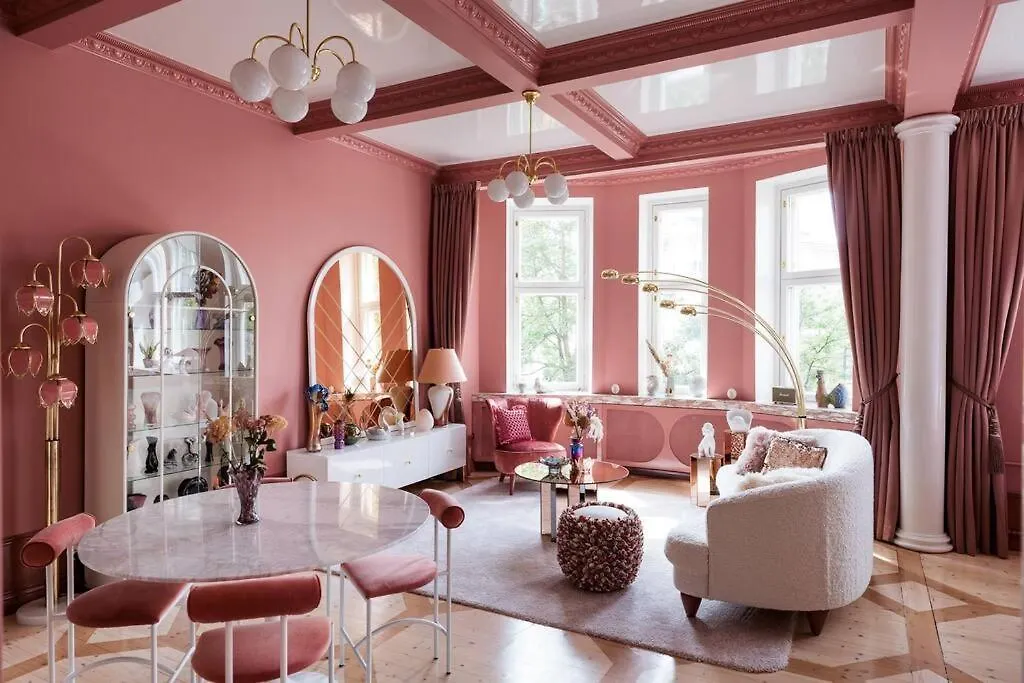Apartment Luxury Pink Suite, Autohalli Helsinki