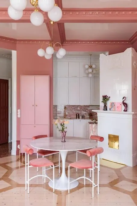 Luxury Pink Suite, Autohalli Helsinki 0*,  Finland