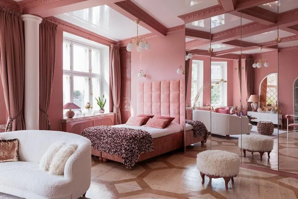 Apartment Luxury Pink Suite, Autohalli Helsinki