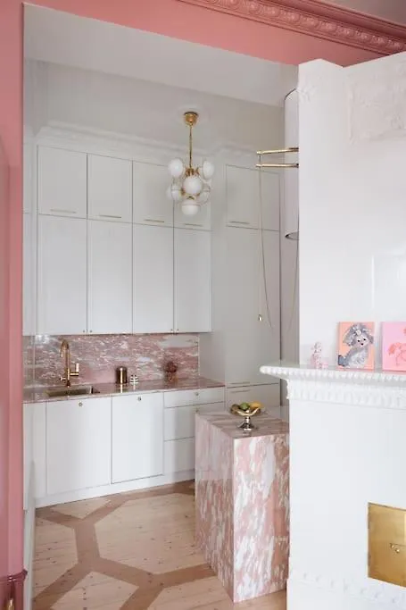 Apartment Luxury Pink Suite, Autohalli Helsinki